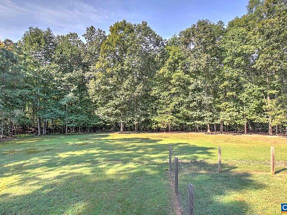 4th image of 93 Pine Needle Dr