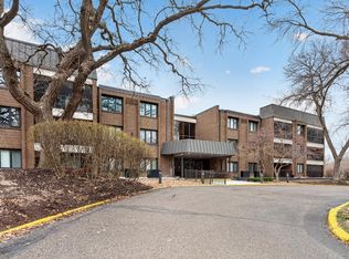 3412 Oak Ridge Rd APT 317, Minnetonka, MN 55305