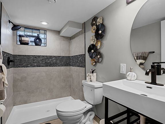 3rd image of 4333 Beachwood Ave