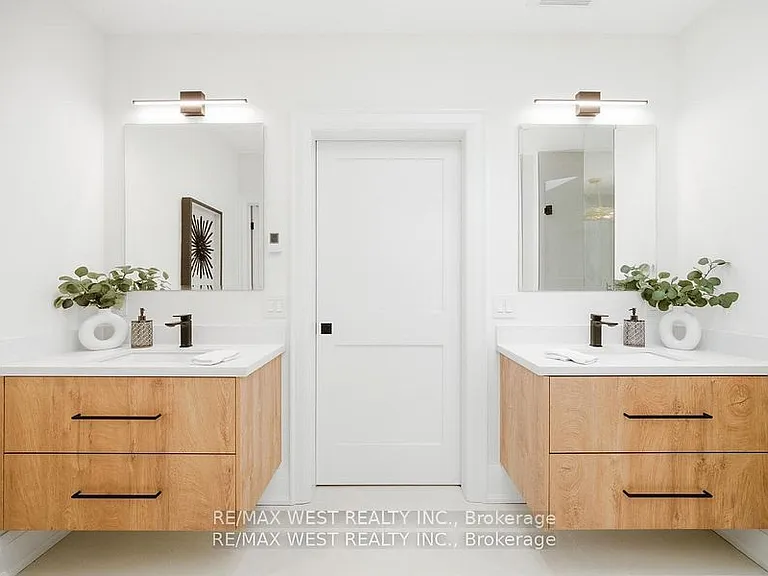 390 Saint Clarens Ave #UPPER — Photo 19