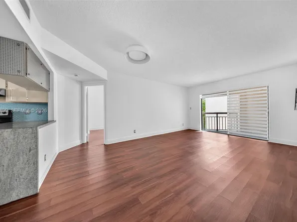 8290 Lake Dr, Doral, FL