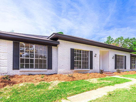 3rd image of 303 Kiowa Dr