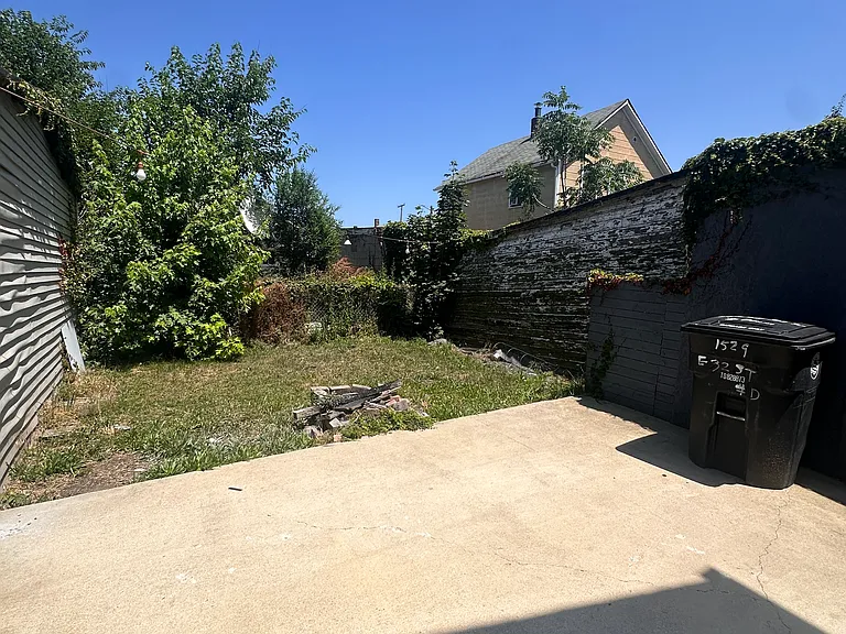 1529 E 32nd St #1 — Photo 9