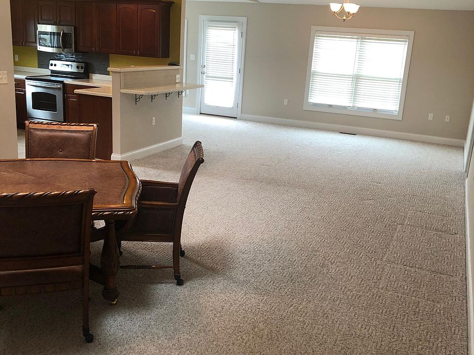 1st image of 410 Willow Oak Cir