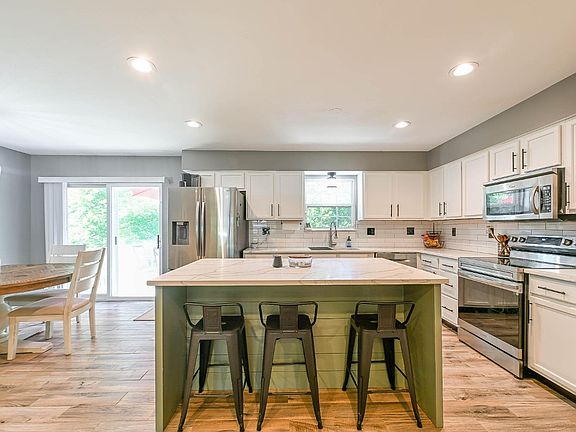 3rd image of 5016 Douglas Dr