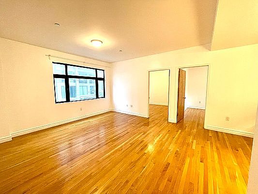 4th image of 2620 Jackson Ave APT 2C