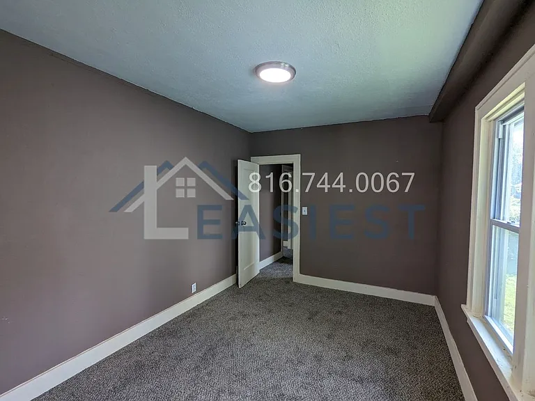 4028 Indiana Ave — Photo 6