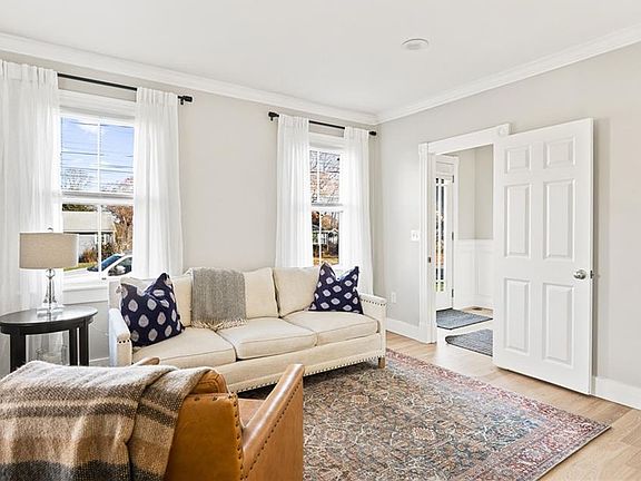 5th image of 102 Whitford St