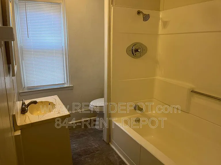510 E Franklin St — Photo 7