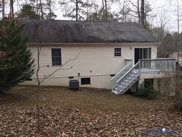 3 bed, 2.0 bath, 1172 sqft, $2,050 — Photo 2