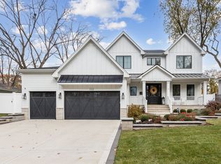 730 Willow Rd, Naperville, IL 60540