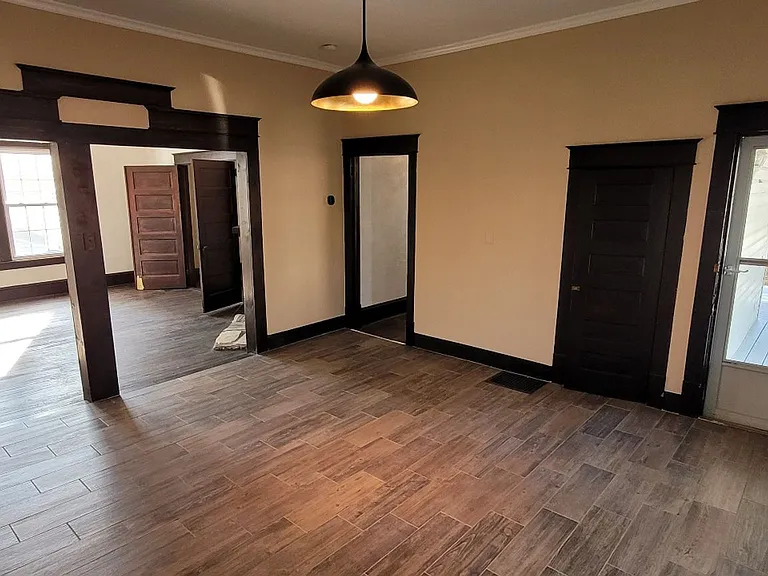 606 Hillcrest Dr — Photo 5