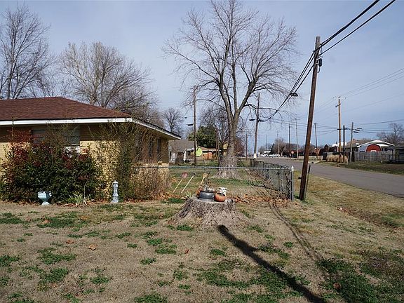 2nd image of 301 W Meek St