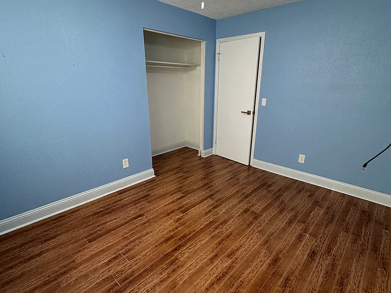 1661 Bartlett Ave — Photo 4