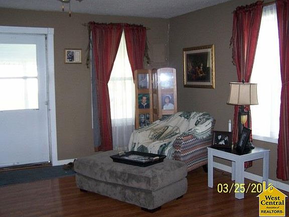 2nd image of 401 N Elm St
