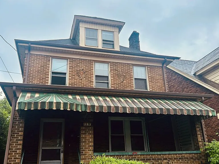 1311 Oakhill St — Photo 2