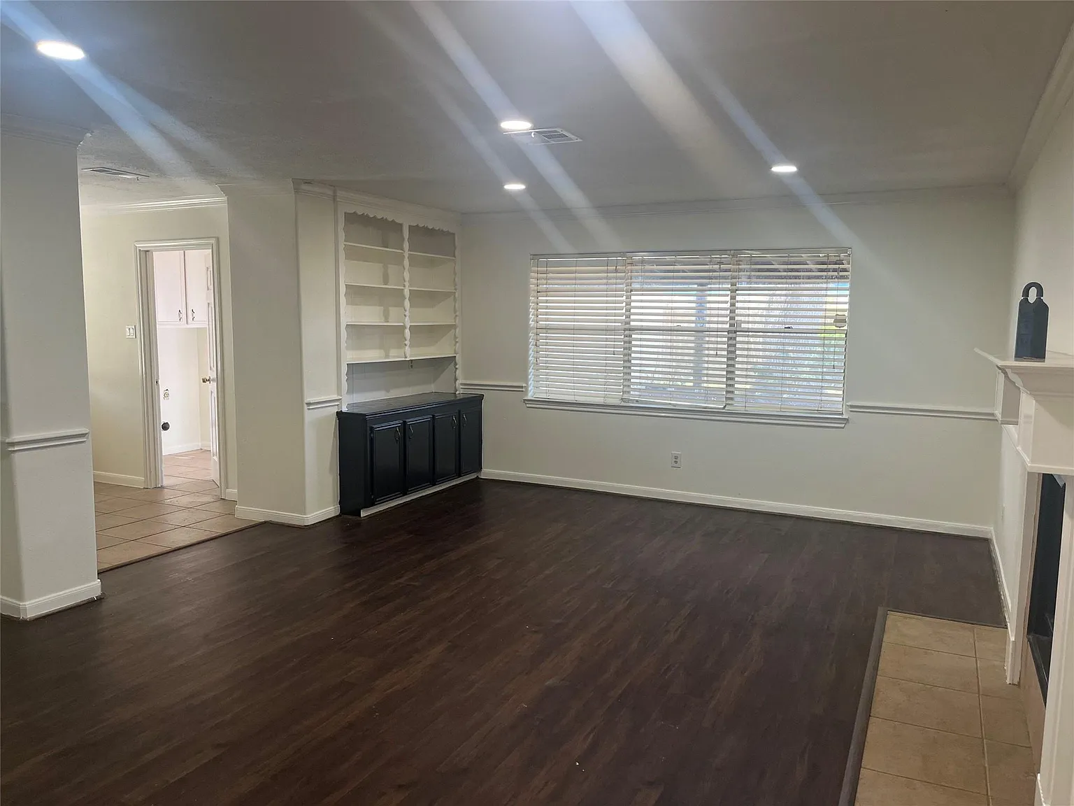 4 bed, 2.0 bath, 1937 sqft, $2,350 — Photo 2