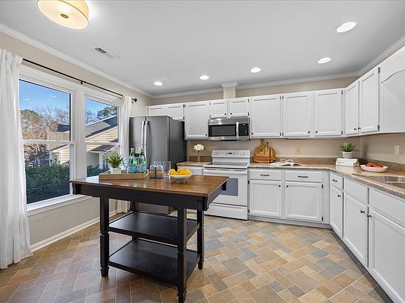 5th image of 1511 Hemphill Dr