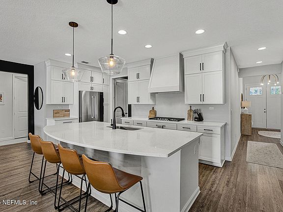 3rd image of 719 WILLOW LAKE Drive