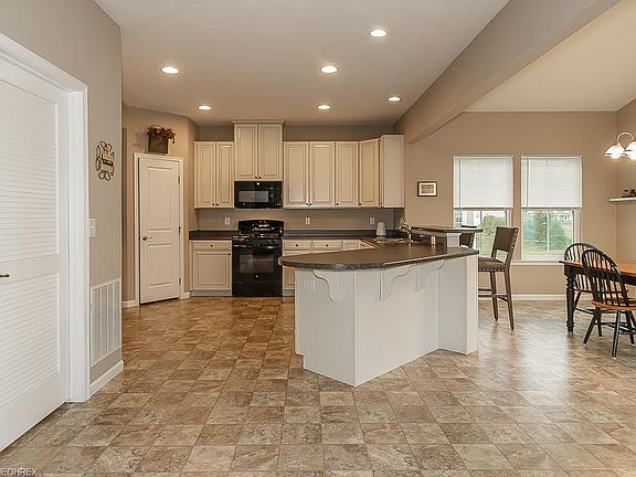 5th image of 8690 Prairie Grass Ln