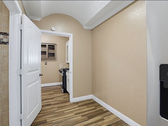 5th image of 236 E Dullnig Ct APT 1