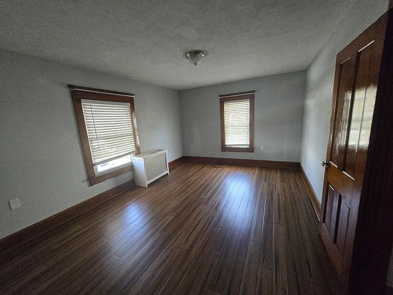 326 1/2 Warren St — Photo 44