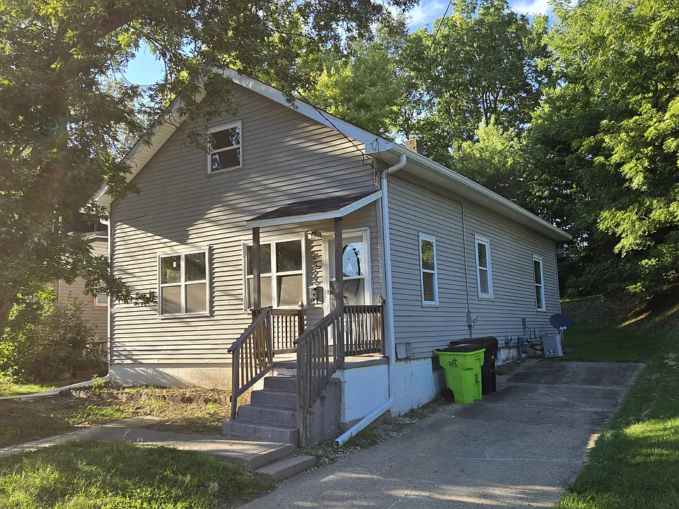 1513 E London Ave