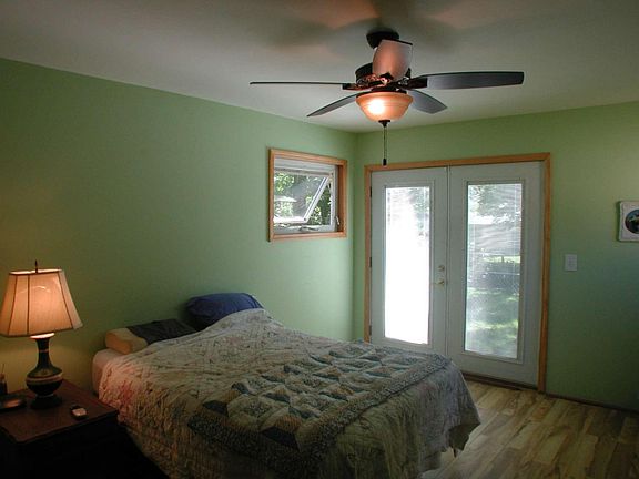 4th image of 2203 Edgewater St NE