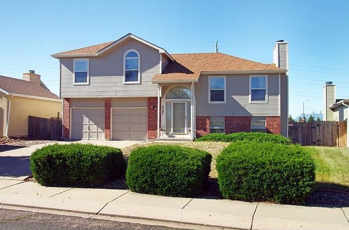 Front of House, Oversized 2 car garage