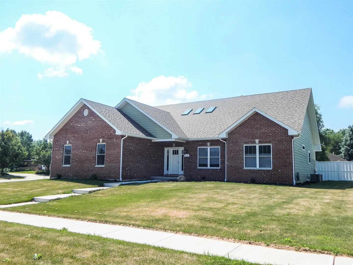 433 Jessica Ct photo 1