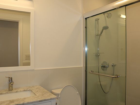 4th image of 1052 Jamestown Ave Studio 2
