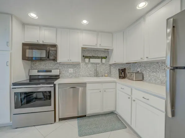 3150 N Course Lane #305, Pompano Beach, FL 33069