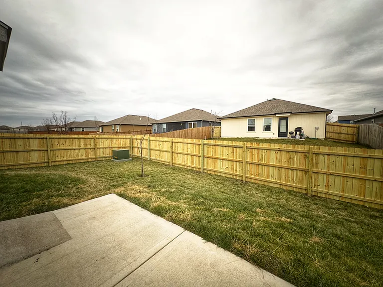 622 N Pecan St — Photo 27