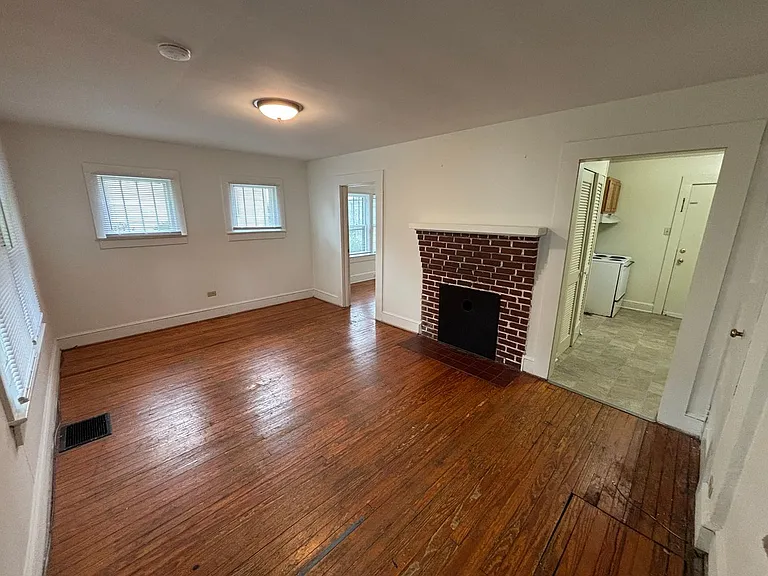 625 Progress St NE — Photo 2