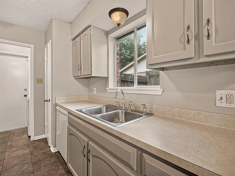 16451 Cavendish Dr — Photo 16