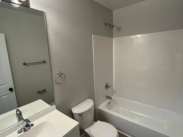 870 Melrose Ave — Photo 11