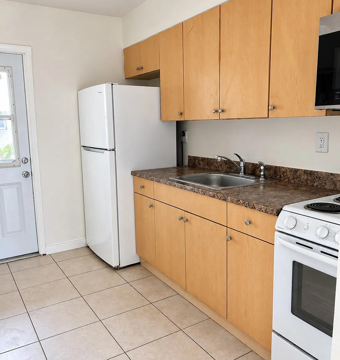 2 bed, 690 sqft, $1,990 — Photo 2