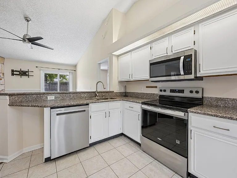 8362 Rockridge Dr — Photo 8
