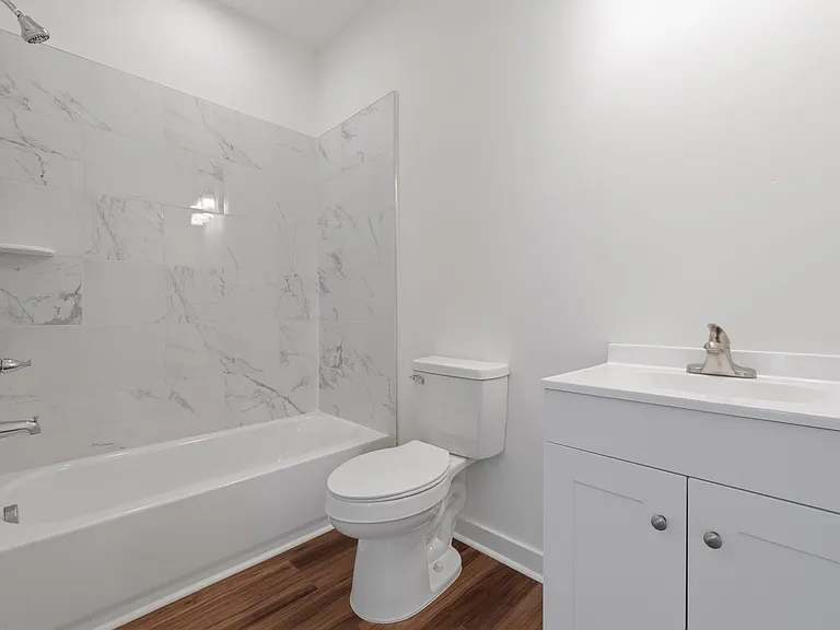 711 Gerard St #C — Photo 8