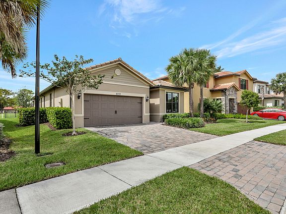 3rd image of 8233 NW 79th Avenue