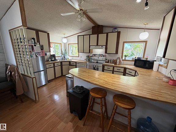 3rd image of 4202 45th St #32