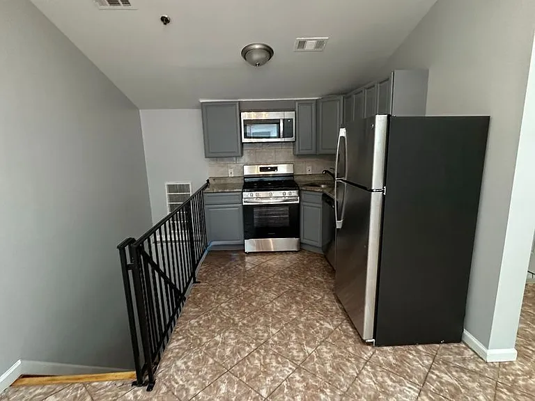 812 - OM-812 New York Avenue LLC — Photo 31