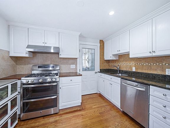 5th image of 22 Black Rock Rd