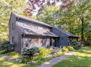 16 Woodmore Ln, Saugerties, NY 12477