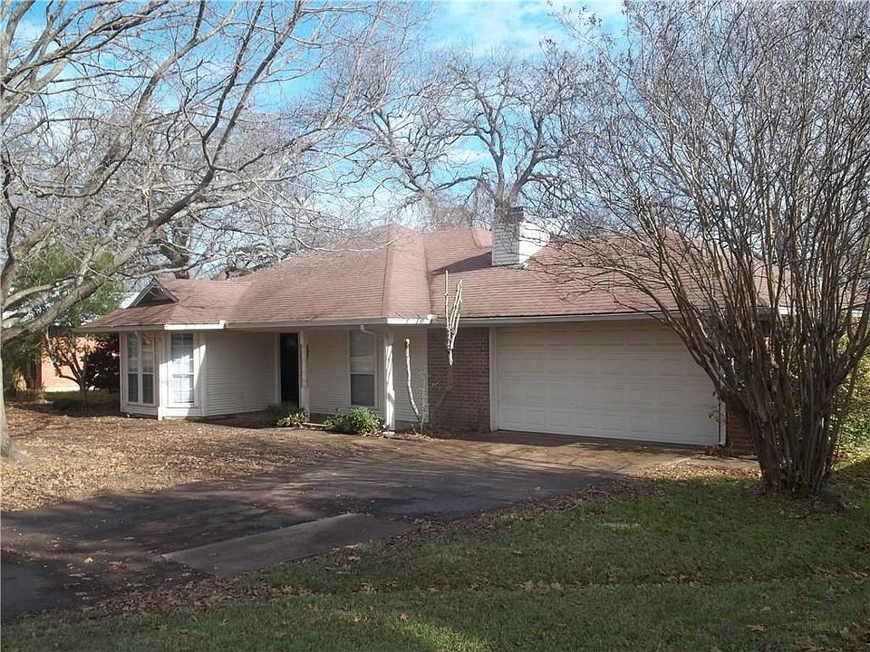 1st image of 707 Adams Dr
