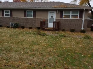 200 E Oak St #B, Troy, IL 62294