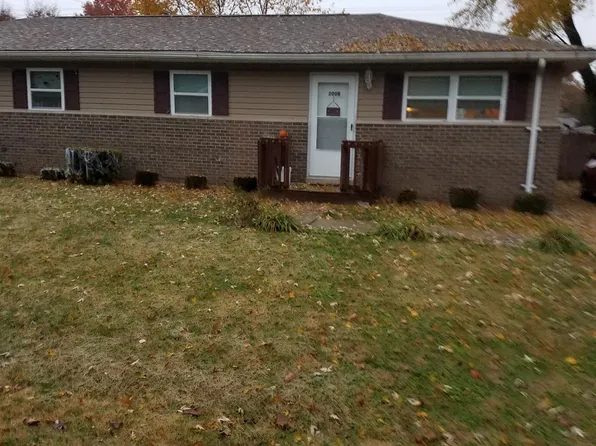 200B E Oak St, Troy, IL 62294