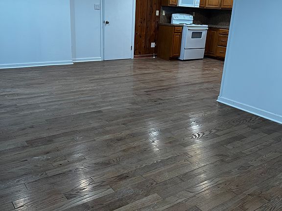 3rd image of 12848 Farm Pond Ln