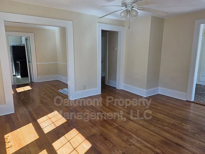 2 bed, 1.0 bath, 910 sqft, $1,295 — Photo 2