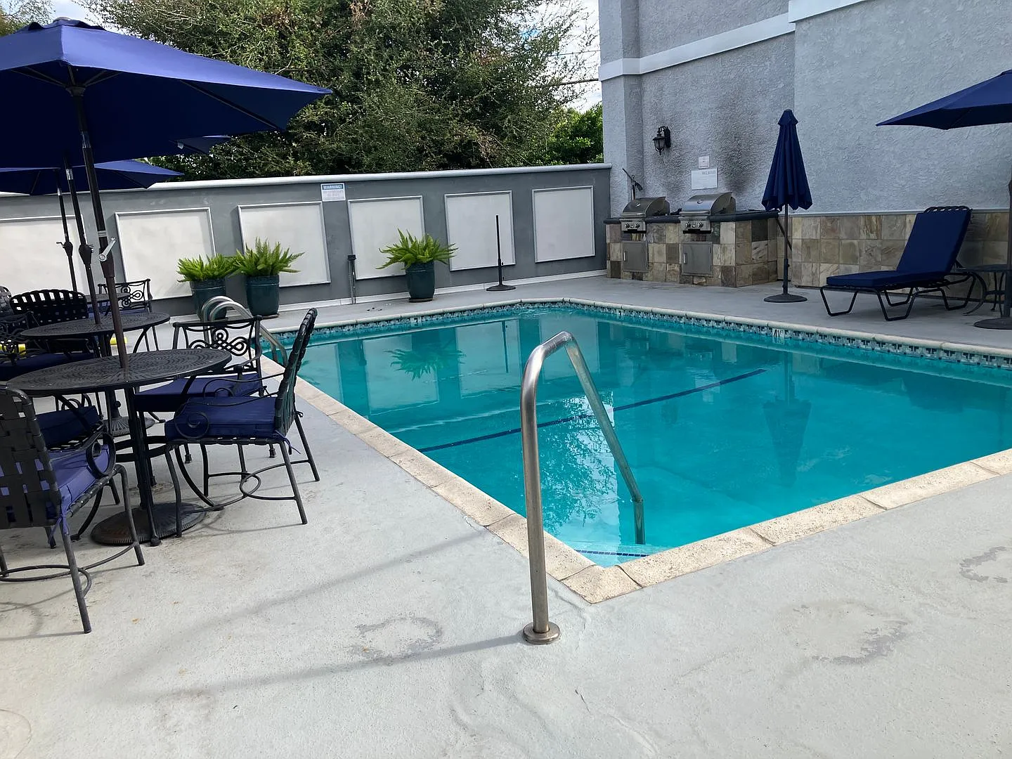 Premier on Burbank — Photo 4